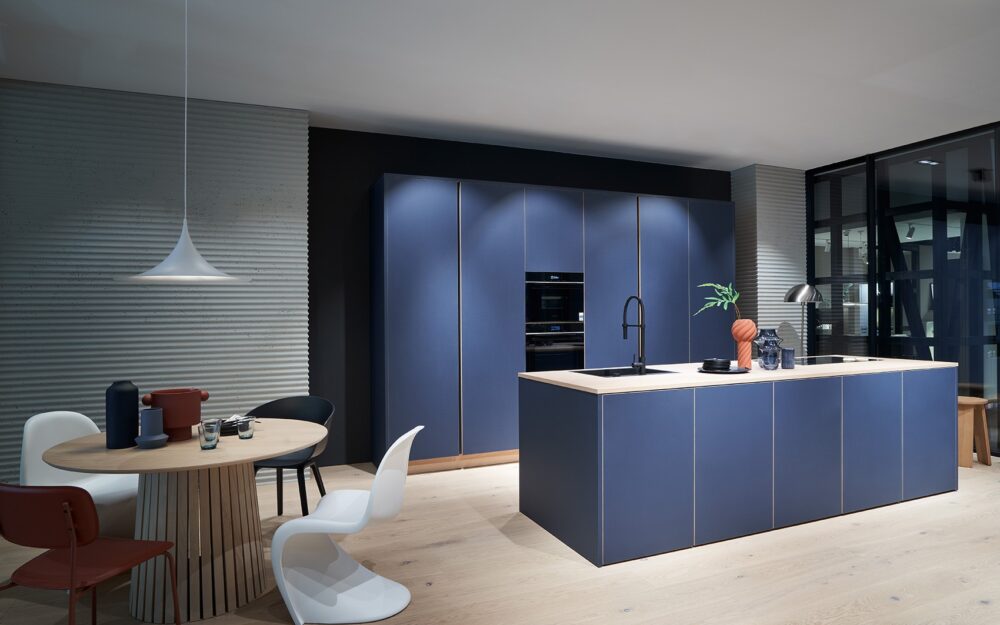 AV 7080 Rauchblau | AV 7080 Schwarz