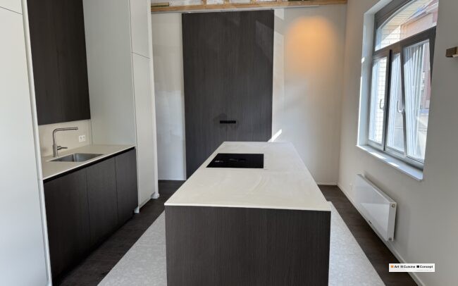 Cuisine équipée bois foncé et corian